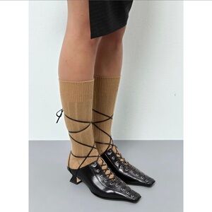 Miista Asia Black Court